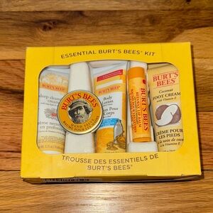 NWT Essential Burt’s Bees Kit